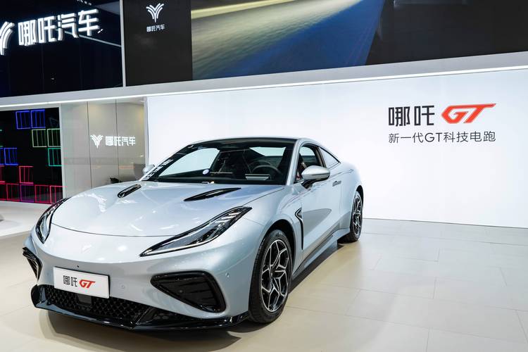 佛山三水区润玛乐企业管理咨询哪吒汽车在智能汽车领域的表现，领途汽车在新能源汽车市场中的影响力